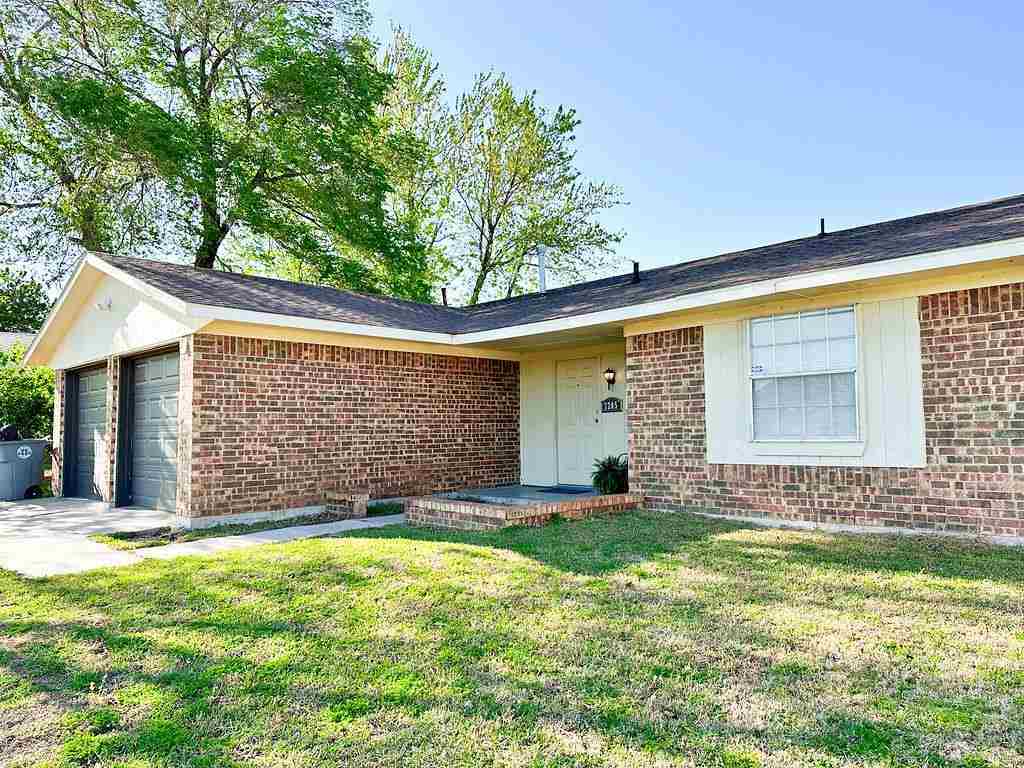 Property Photo:  7205 SW Forest Ave  OK 73505 