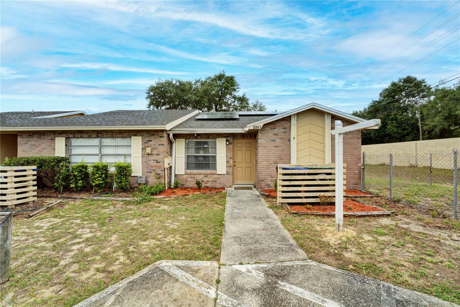 Property Photo:  1085 Woodman Way  FL 32818 