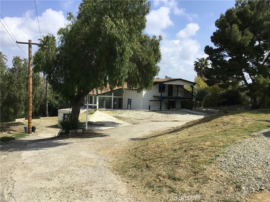 Property Photo:  158 S McKnight Road  CA 91320 