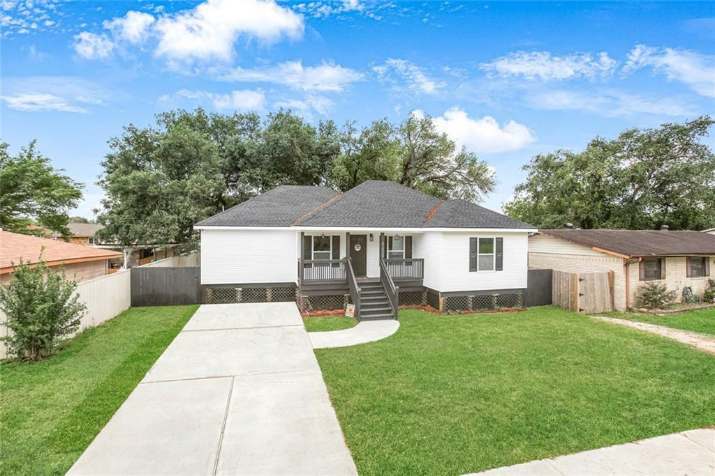 Property Photo:  9429 E Claiborne Parkway  LA 70094 