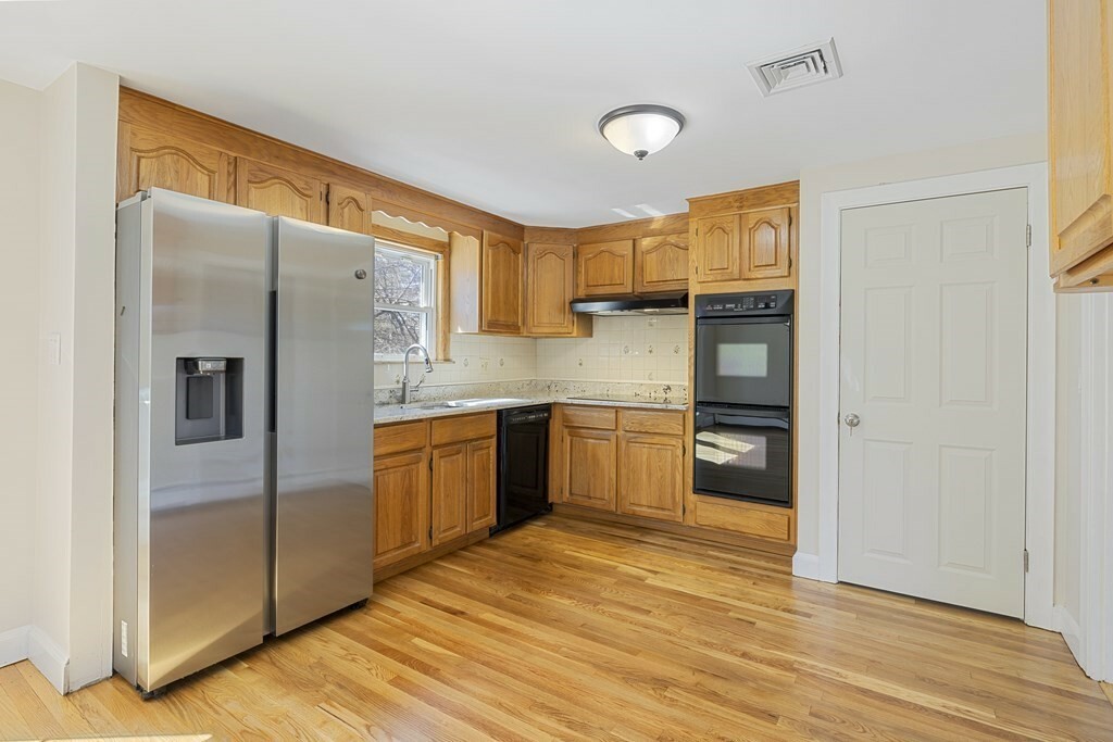 Property Photo:  160 Ravenswood Road 1  MA 02453 