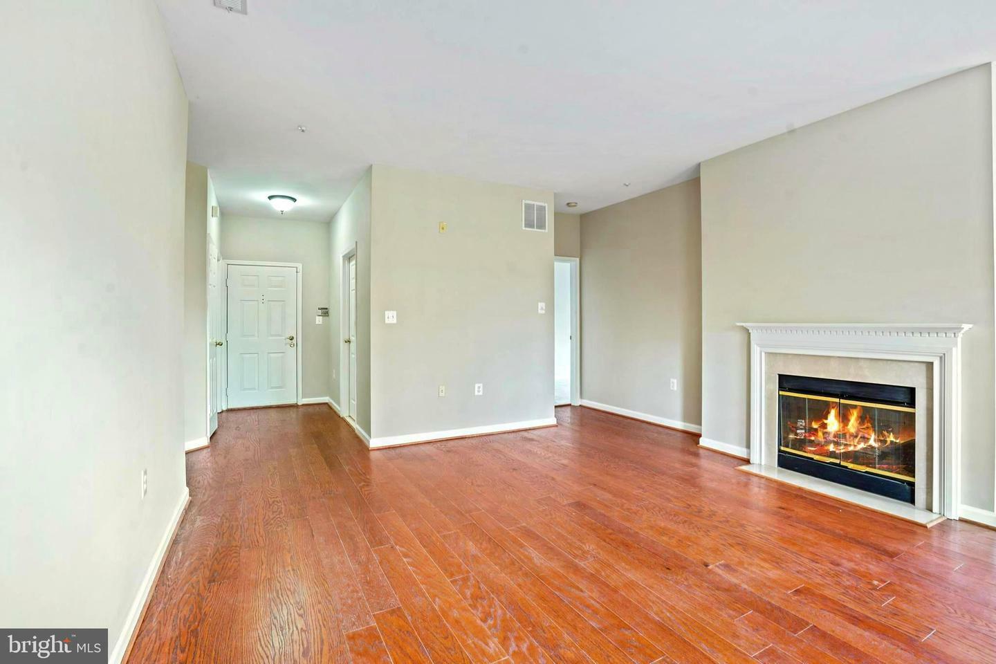 Property Photo: 4138 Fountainside Lane 103 VA 22030