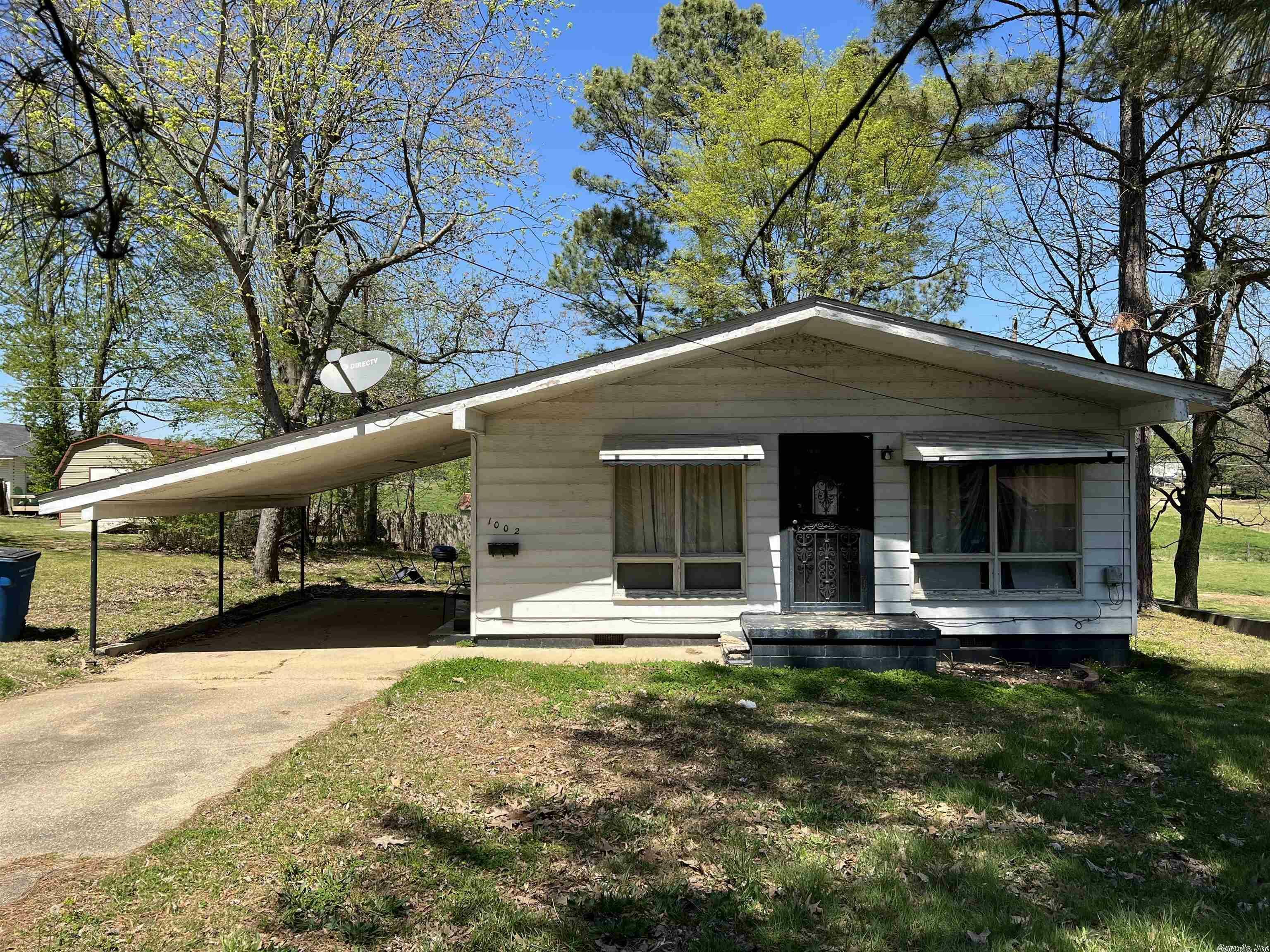 Property Photo:  1002 W 2nd St  AR 72461 