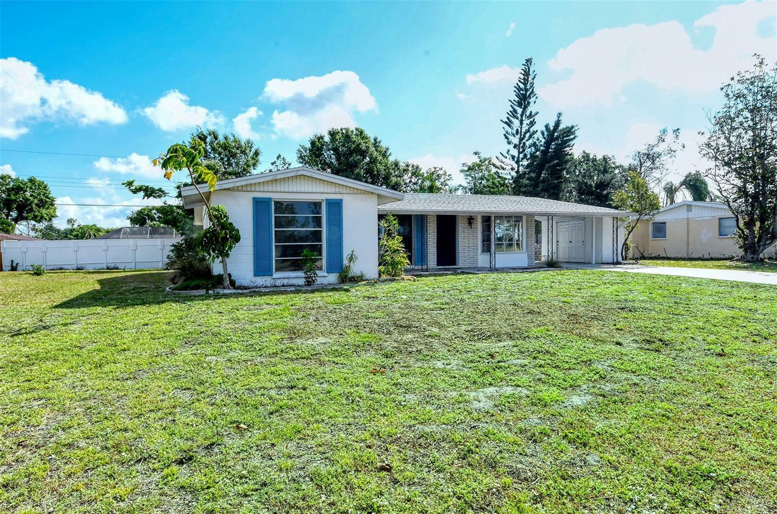 Property Photo:  142 Venice East Boulevard  FL 34293 