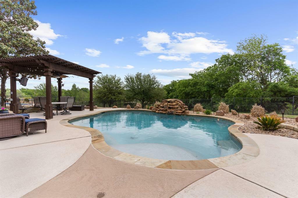 Property Photo:  5813 Waterford Lane  TX 75071 