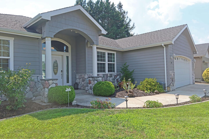 1901 Woodside Drive  Medford OR 97501 photo