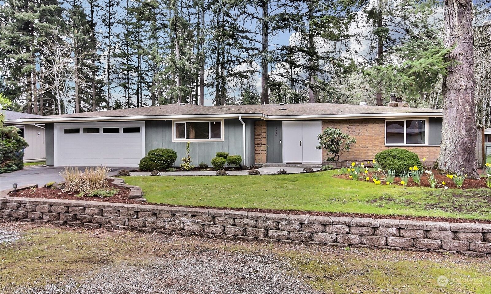 Property Photo:  13814 139th Avenue SE  WA 98059 