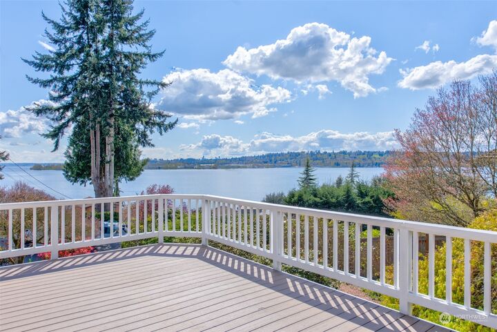 Property Photo:  11209 Champagne Point Lane NE  WA 98034 