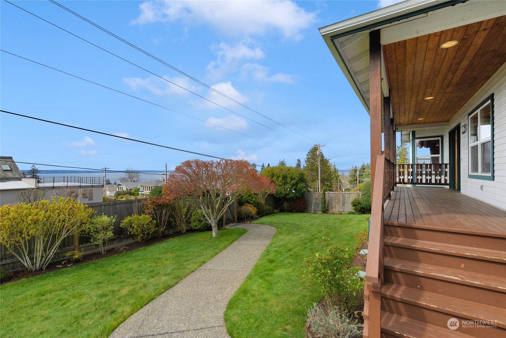 Property Photo:  205 9th Avenue S  WA 98020 