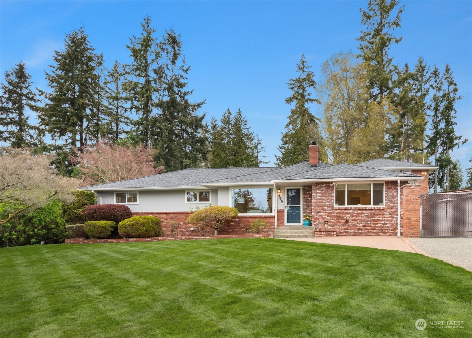 Property Photo:  405 240th Street SW  WA 98021 