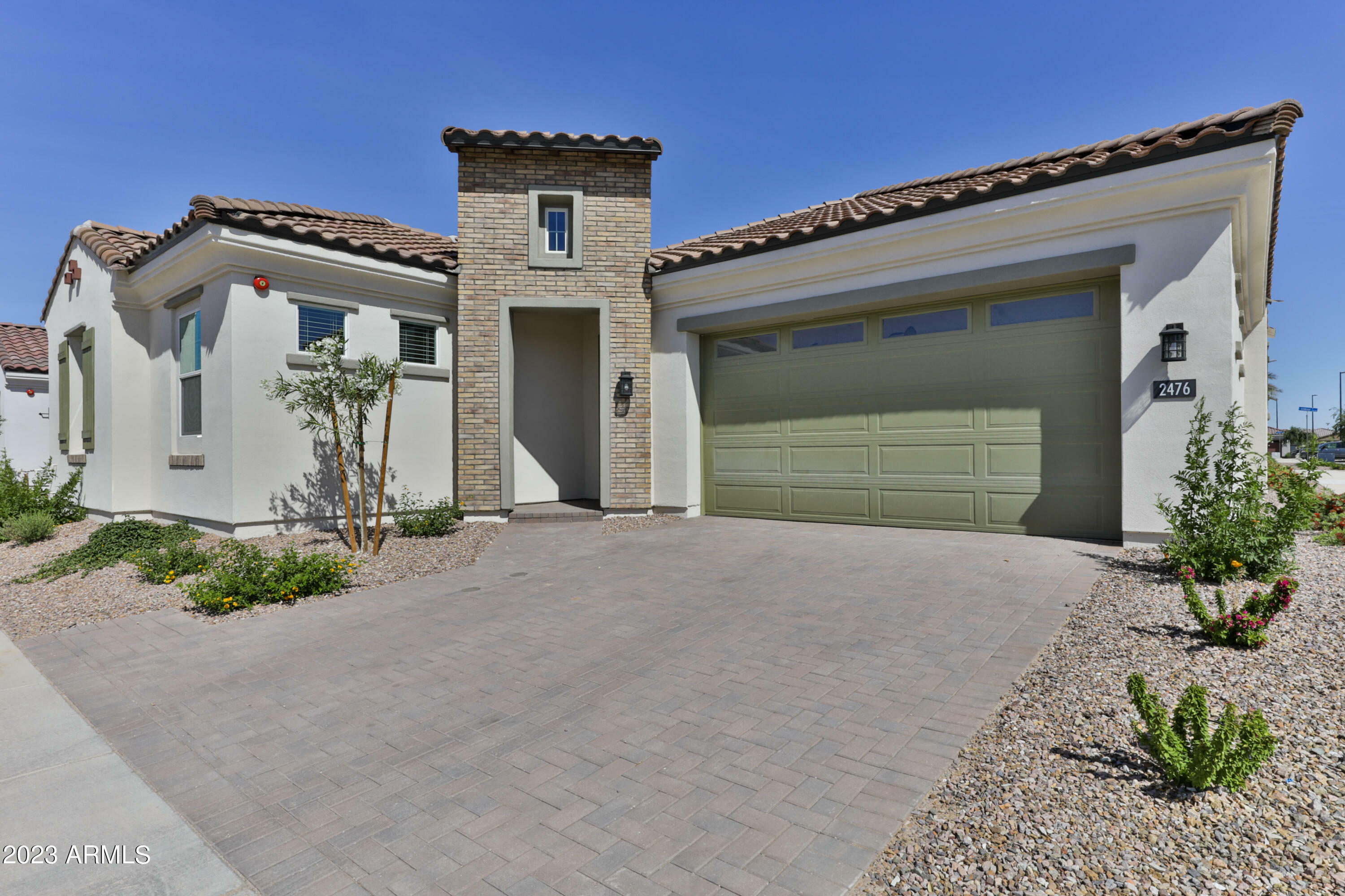 Property Photo:  2476 E Lark Street  AZ 85297 