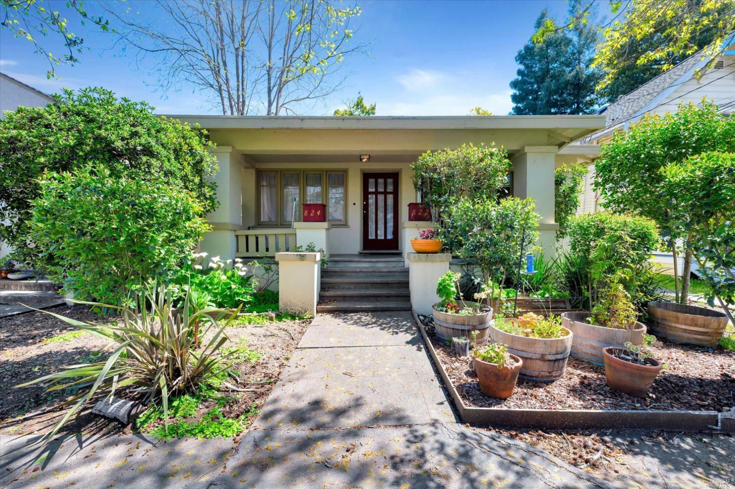 Property Photo:  824 Humboldt Street  CA 95404 