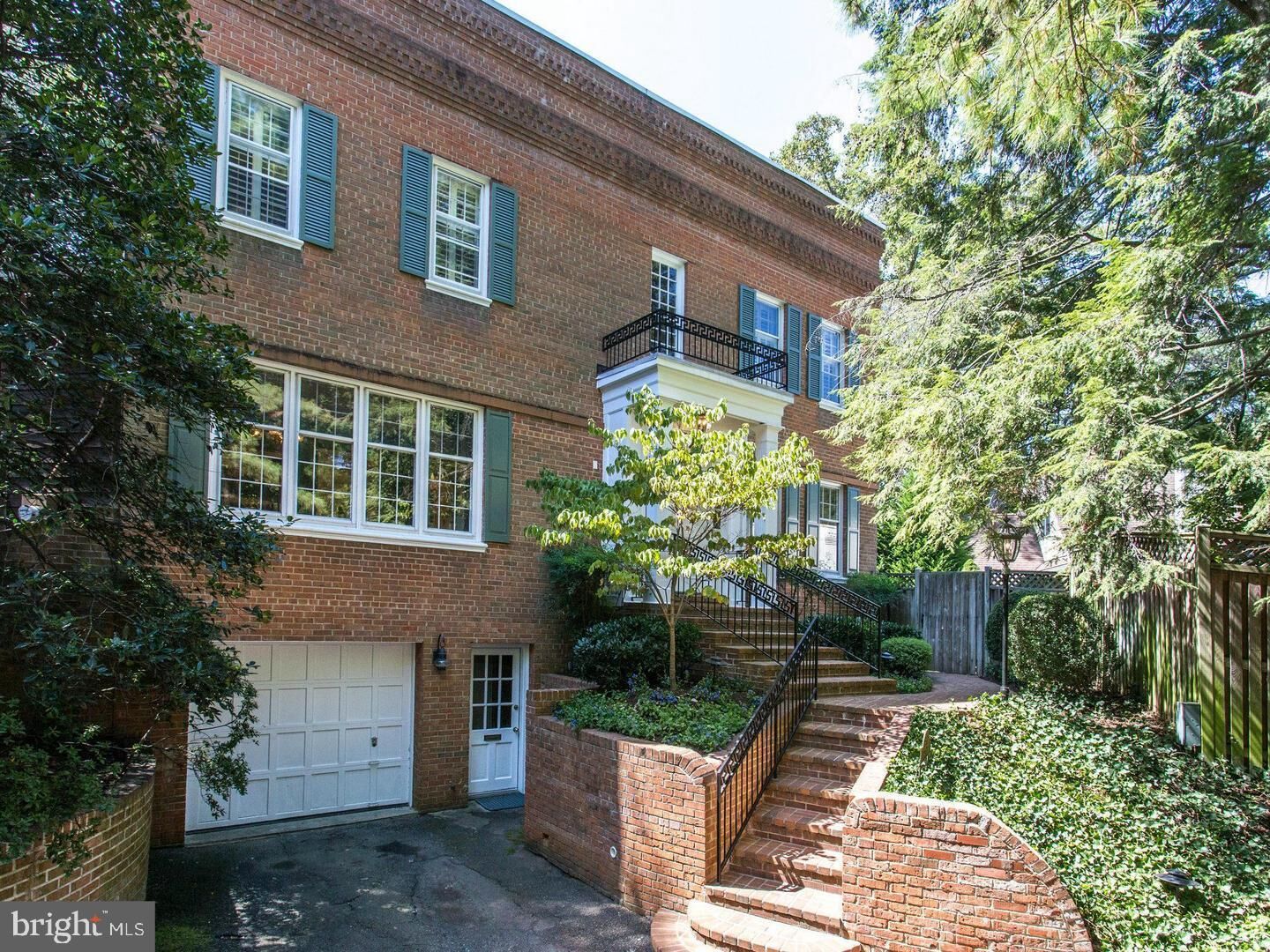 Photo de la propriété:  5026 Klingle Street NW  DC 20016 