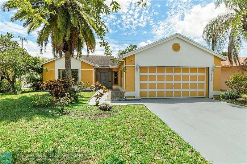 Property Photo:  10032 NW 70th St  FL 33321 