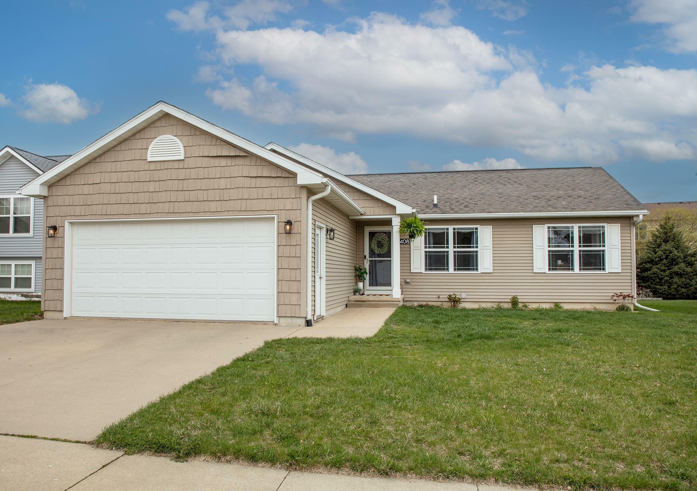 1408 Meadow View Lane  Waverly IA 50677 photo