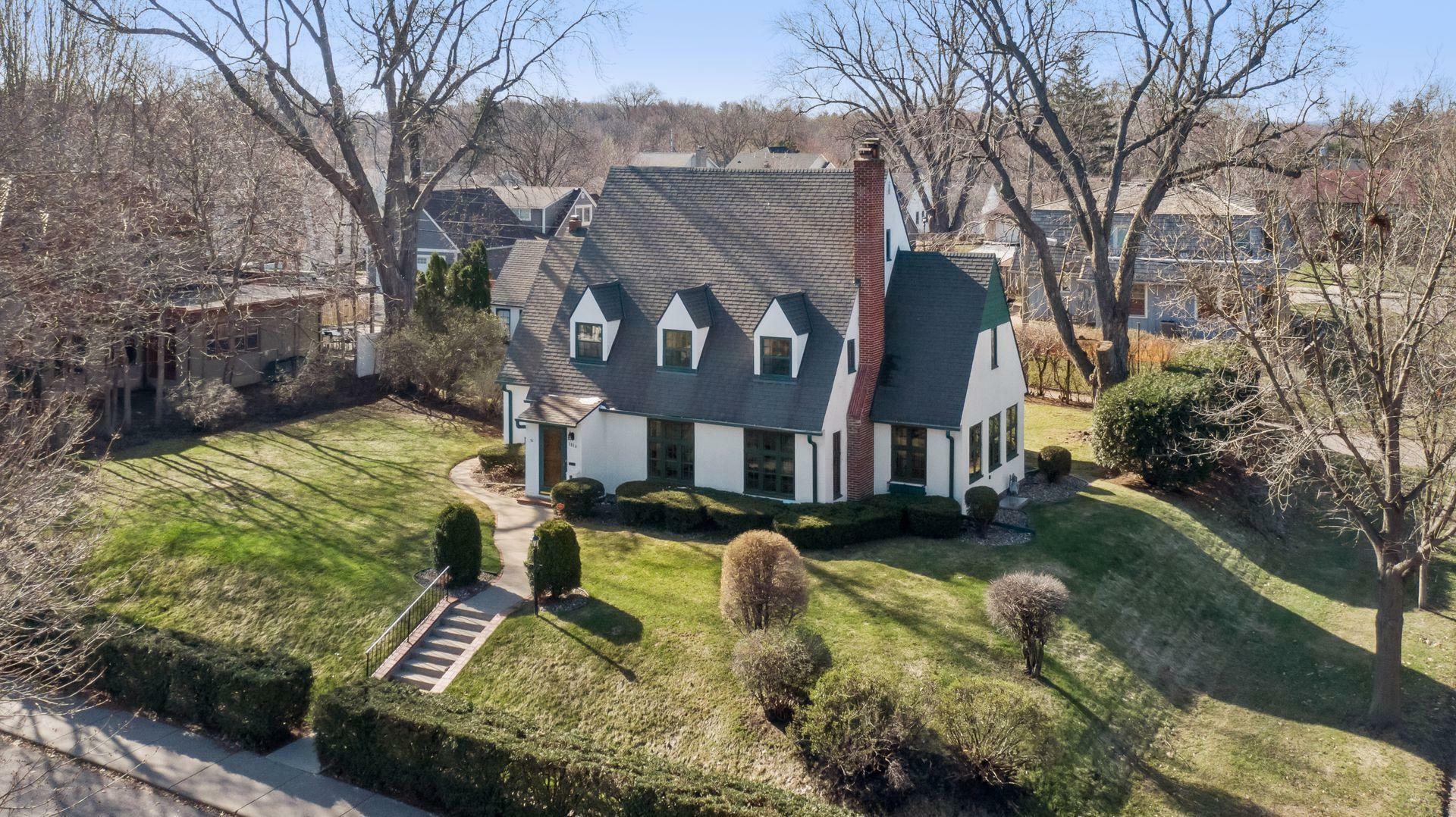 Property Photo: 1814 Hillcrest Avenue MN 55116