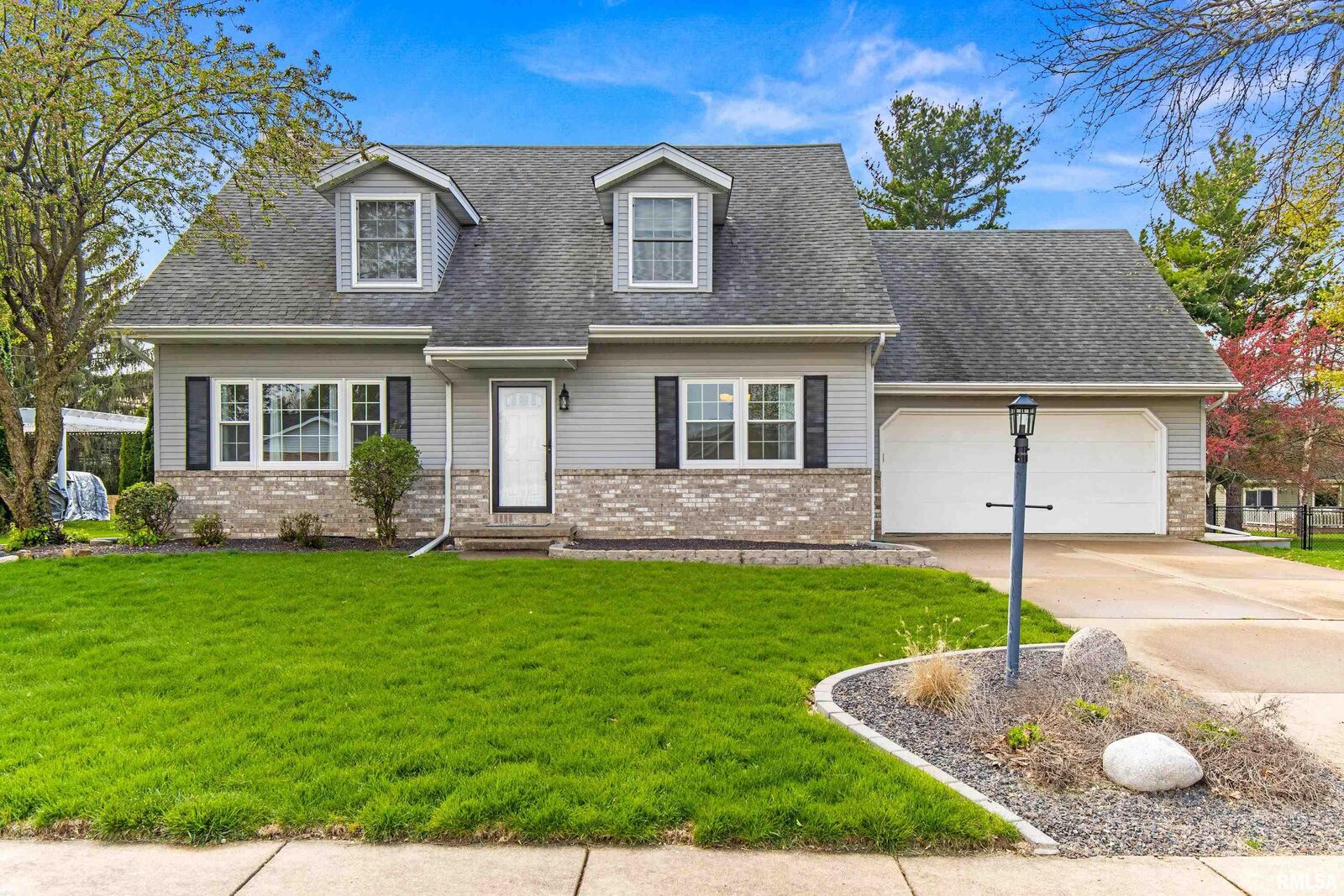 Property Photo: 48 Oregon Court IL 61550