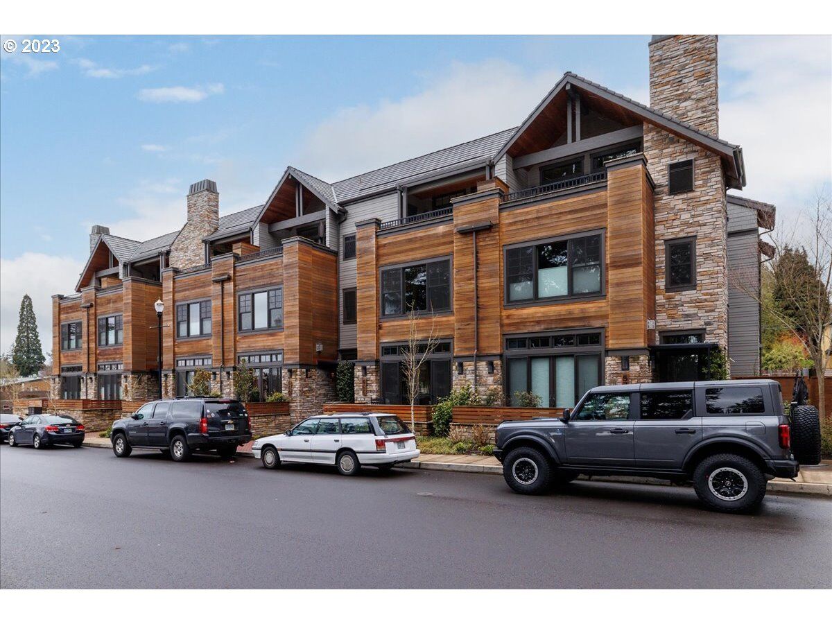 Property Photo: 566 4th St OR 97034