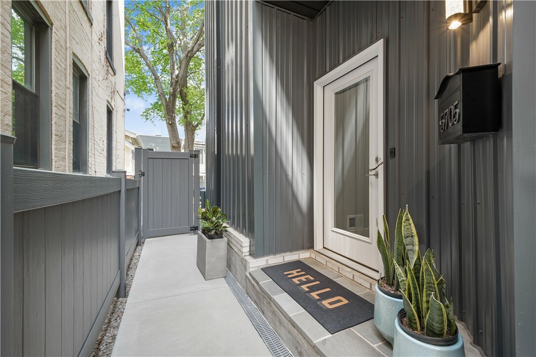 Property Photo: 5705 Callowhill Street PA 15206