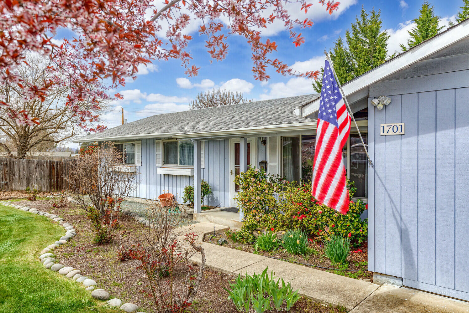 Property Photo:  1701 Camellia Avenue  OR 97504 