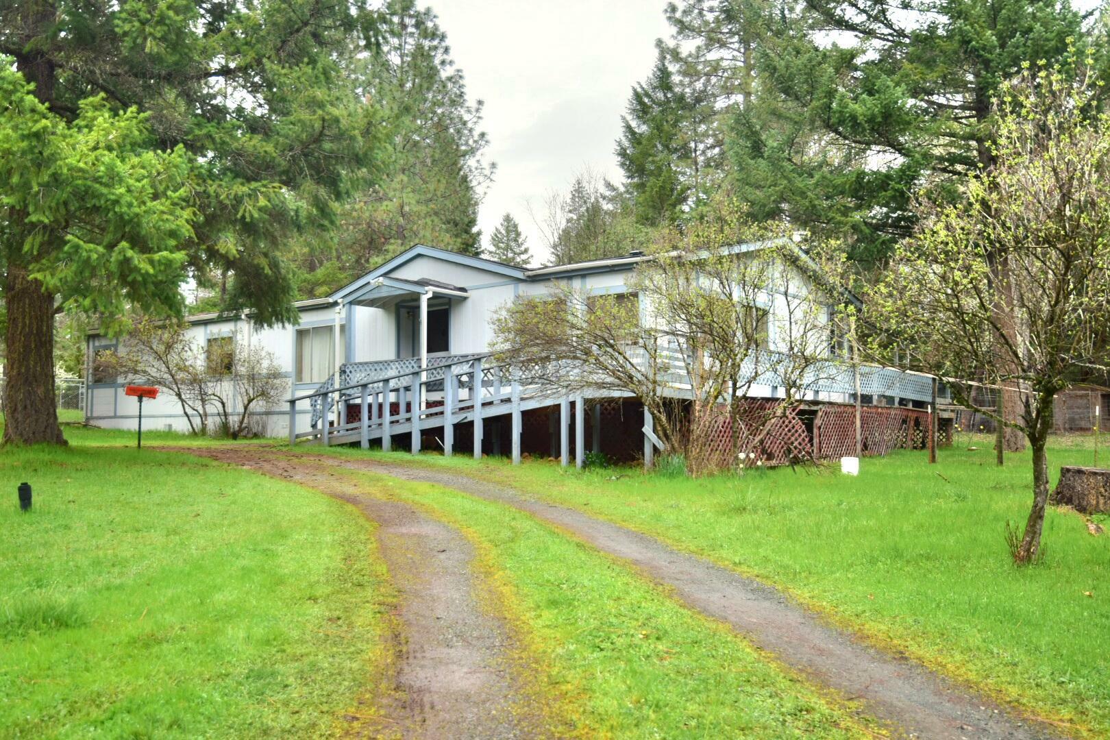 Property Photo: 110 Terrace Oaks Lane OR 97532
