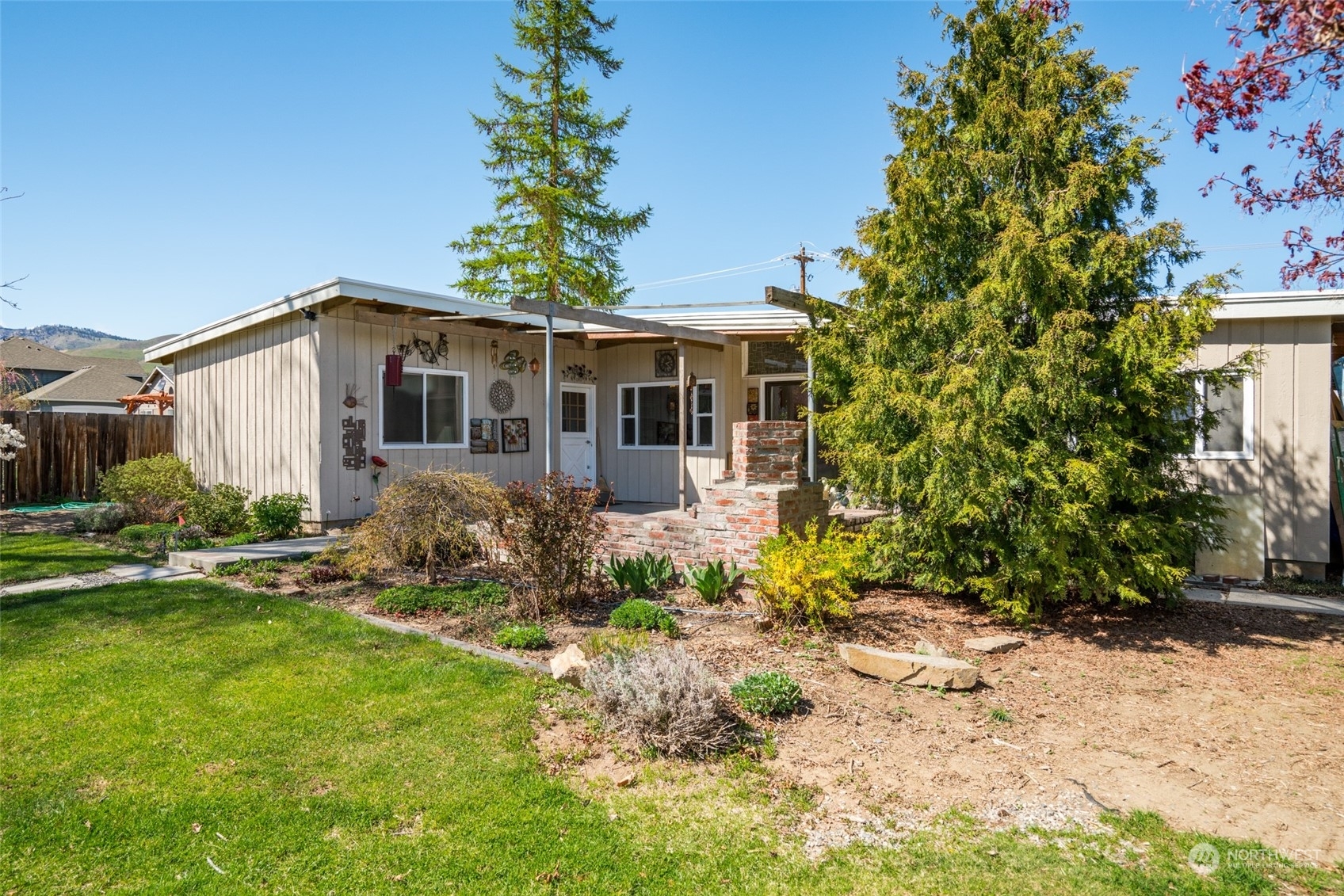 Property Photo:  1325 Castlerock Avenue  WA 98801 