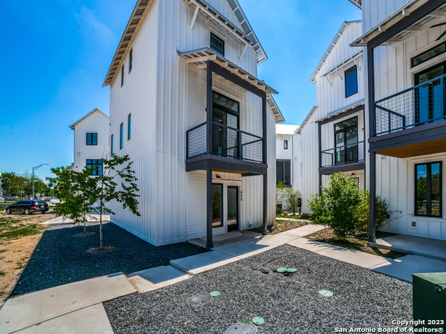 1226 S Presa St 400  San Antonio TX 78210 photo