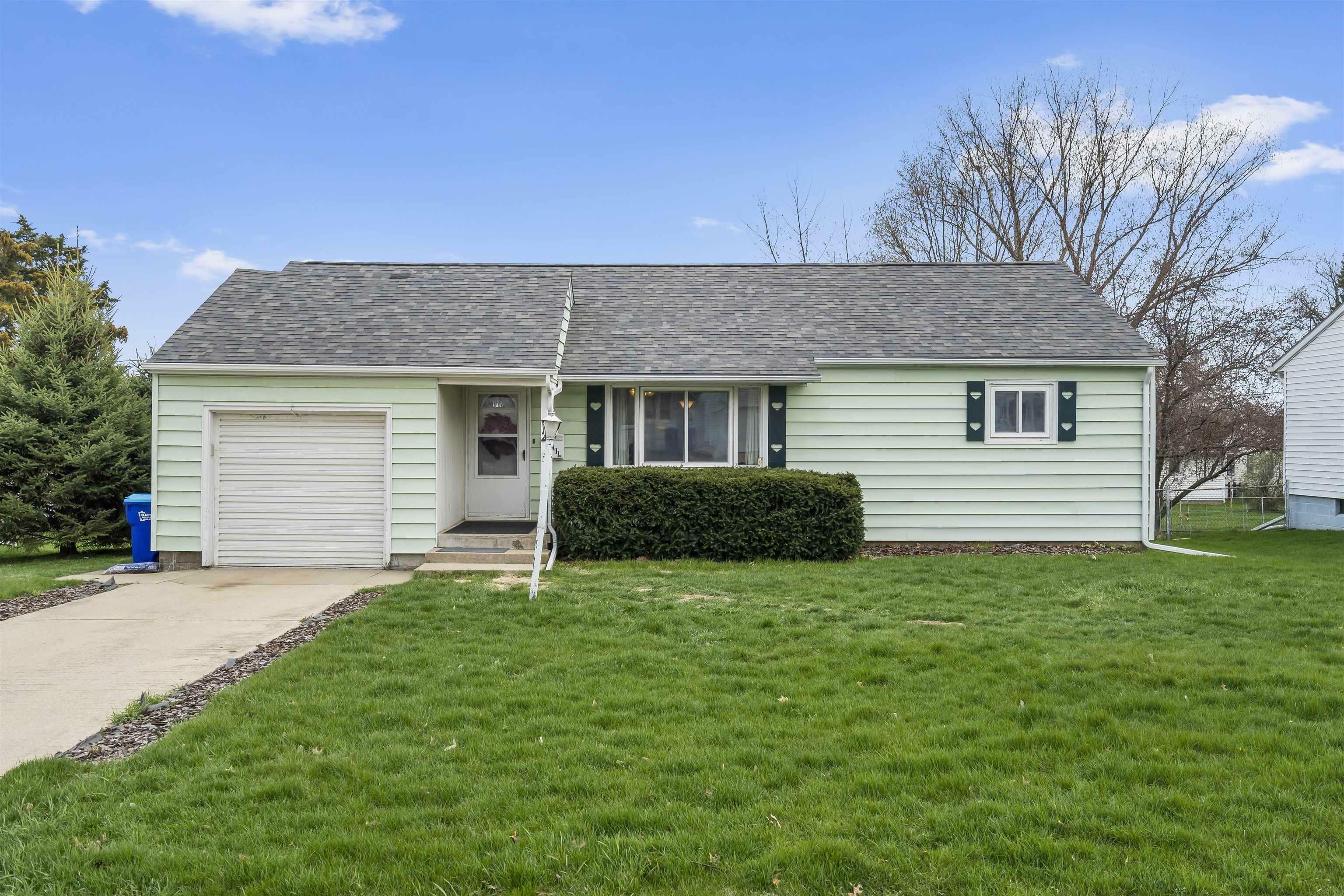 Property Photo:  12 Maplewood Drive  IA 50662 