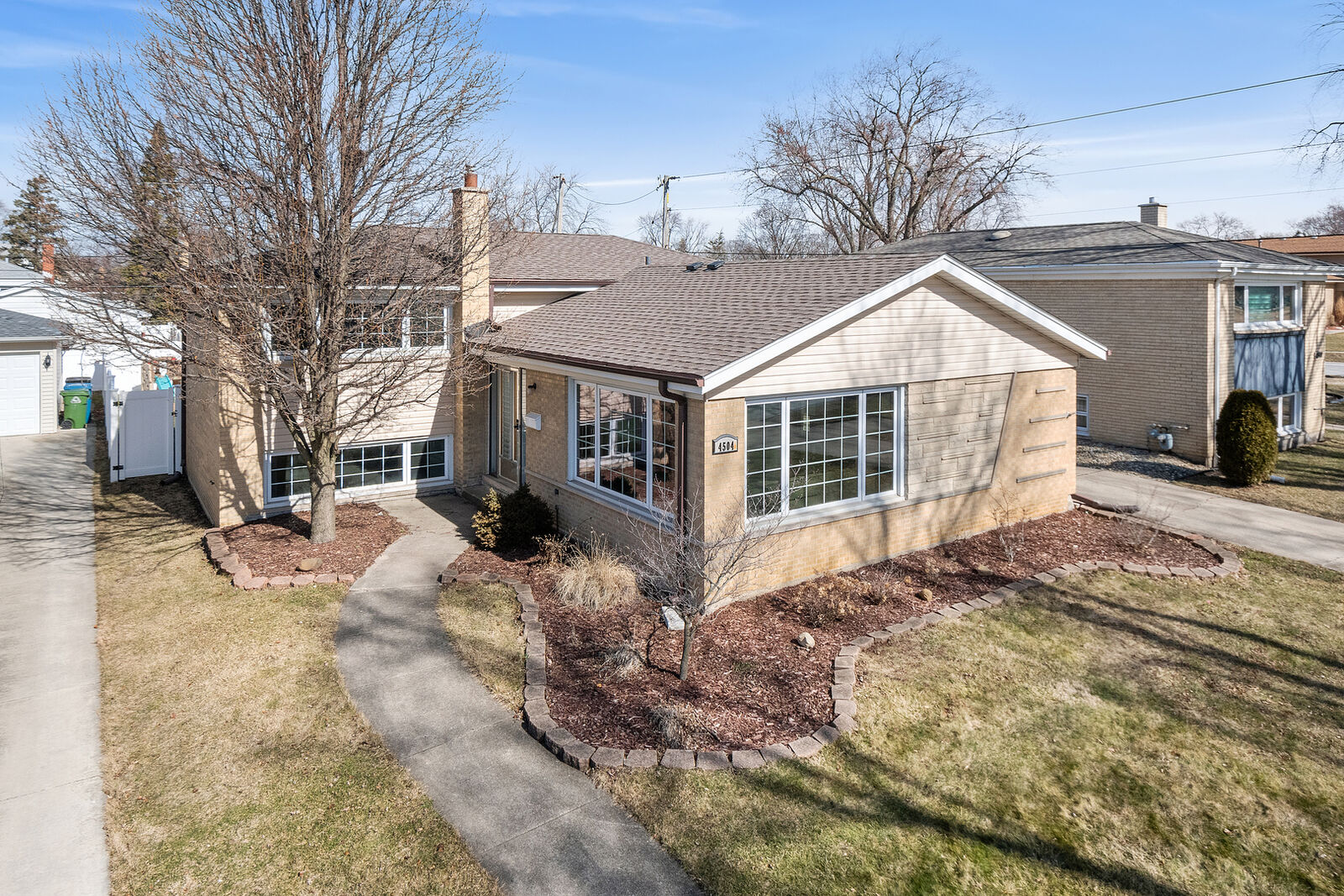 Property Photo: 4504 W 101st Place IL 60453