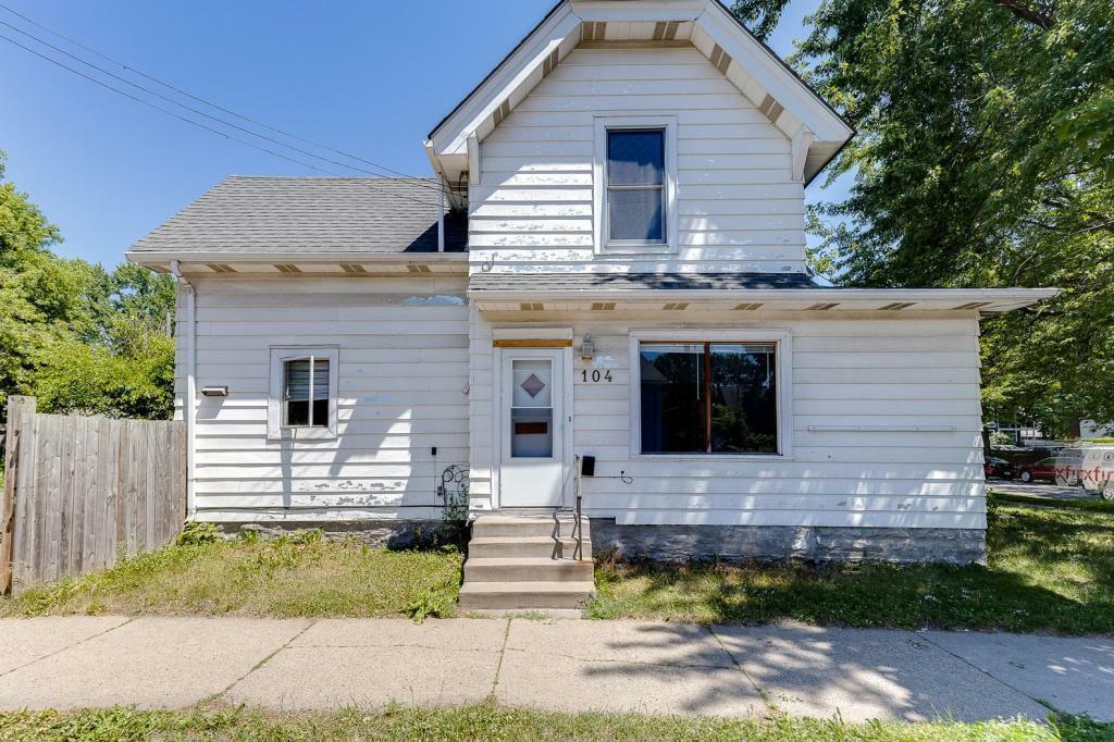 Property Photo: 104 Dale Street N MN 55102