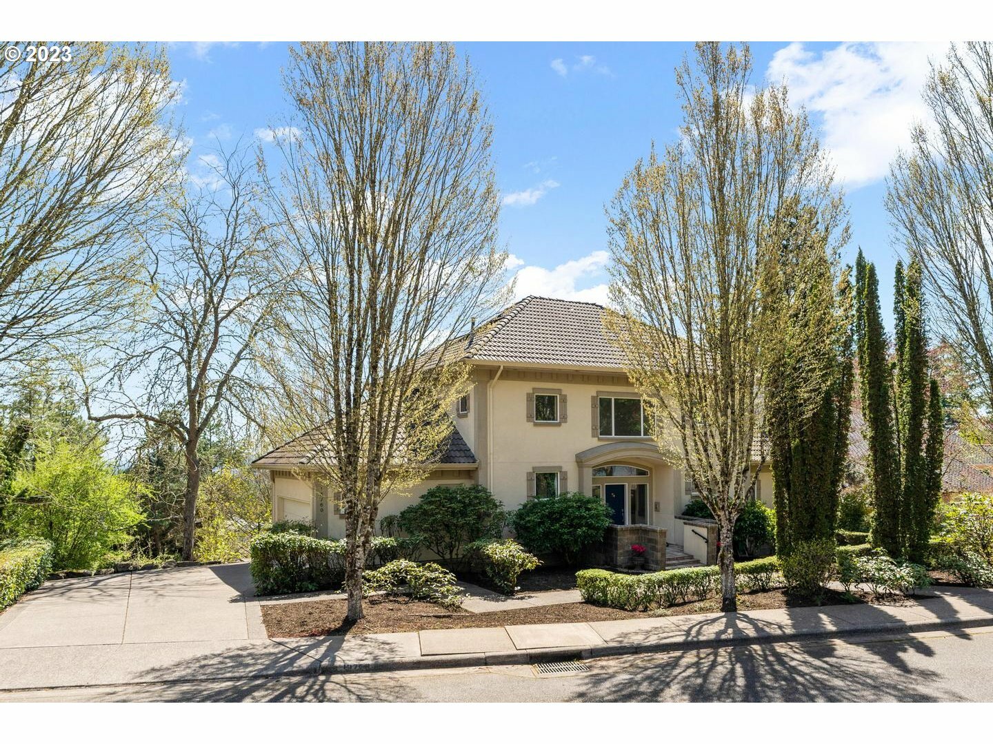 Property Photo: 13760 SW Twelve Oaks Ct OR 97224