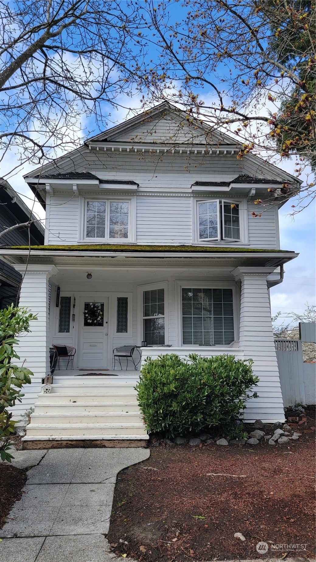 Property Photo: 909 16th Avenue WA 98122