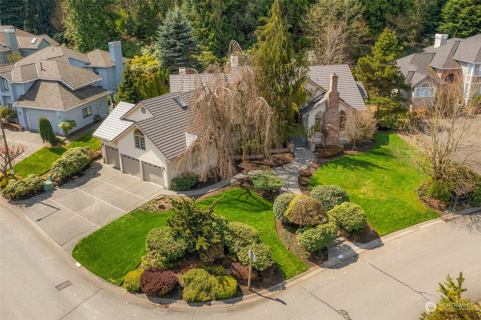 Property Photo: 1600 148th Place SE WA 98012