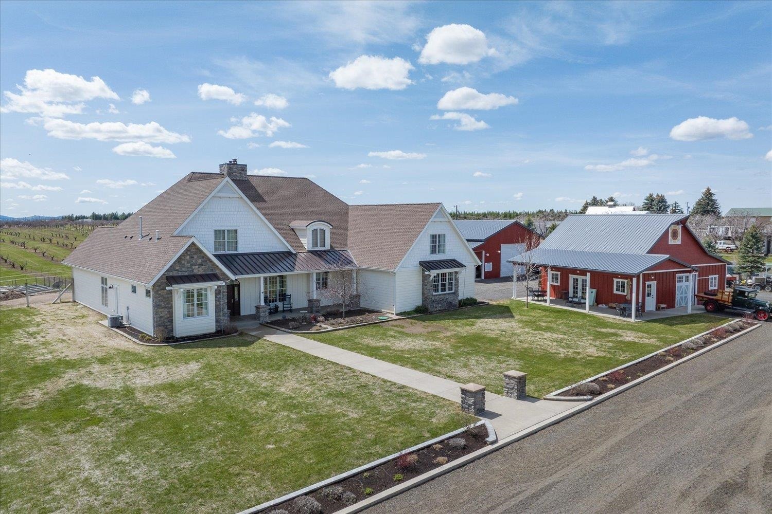 Property Photo: 8214 E Greenbluff Rd WA 99005