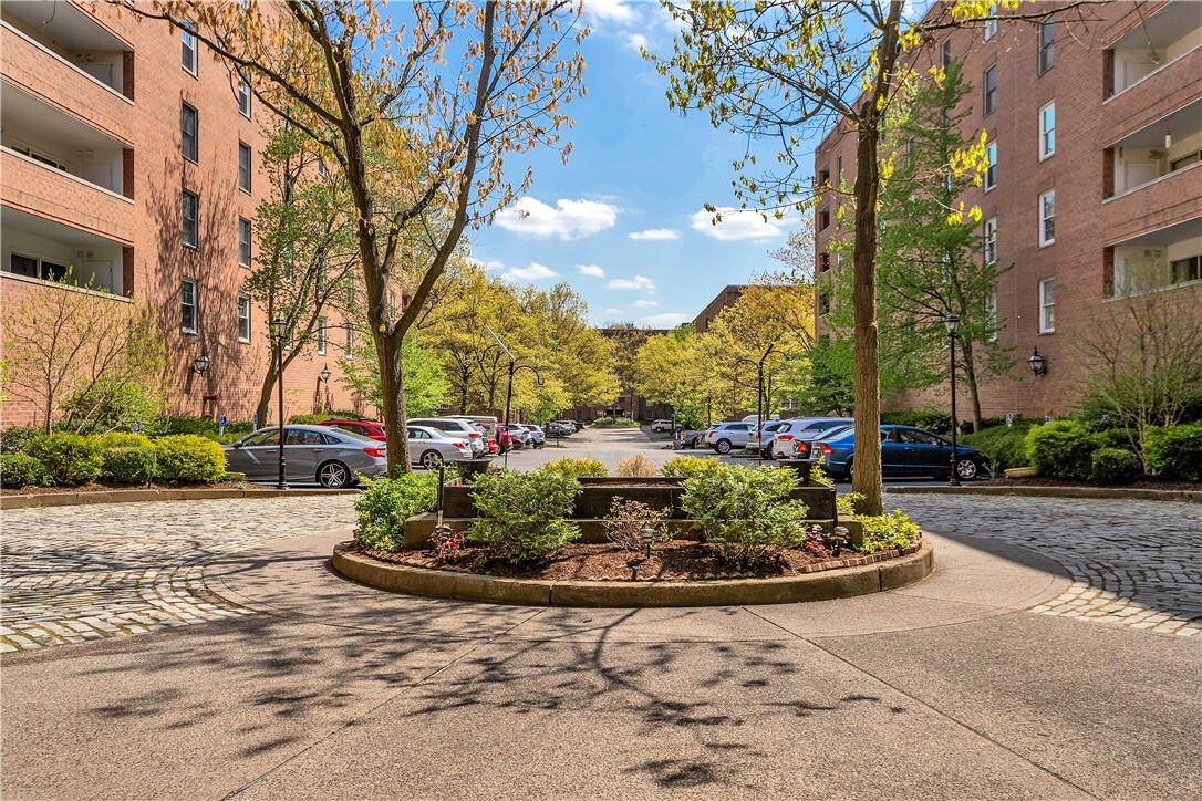 Property Photo: 302 Fox Chapel Rd 606 PA 15238
