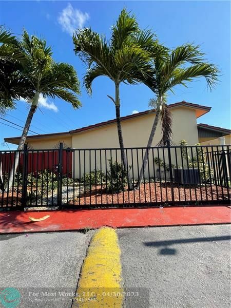 Property Photo: 5399 W 20th Ct FL 33016