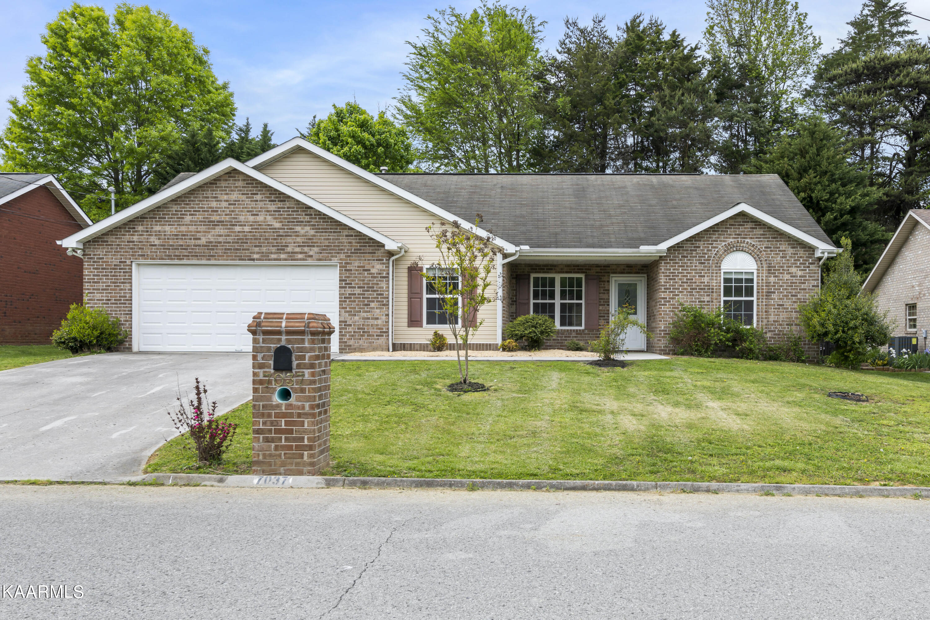 Property Photo: 7037 Alice Springs Lane TN 37721