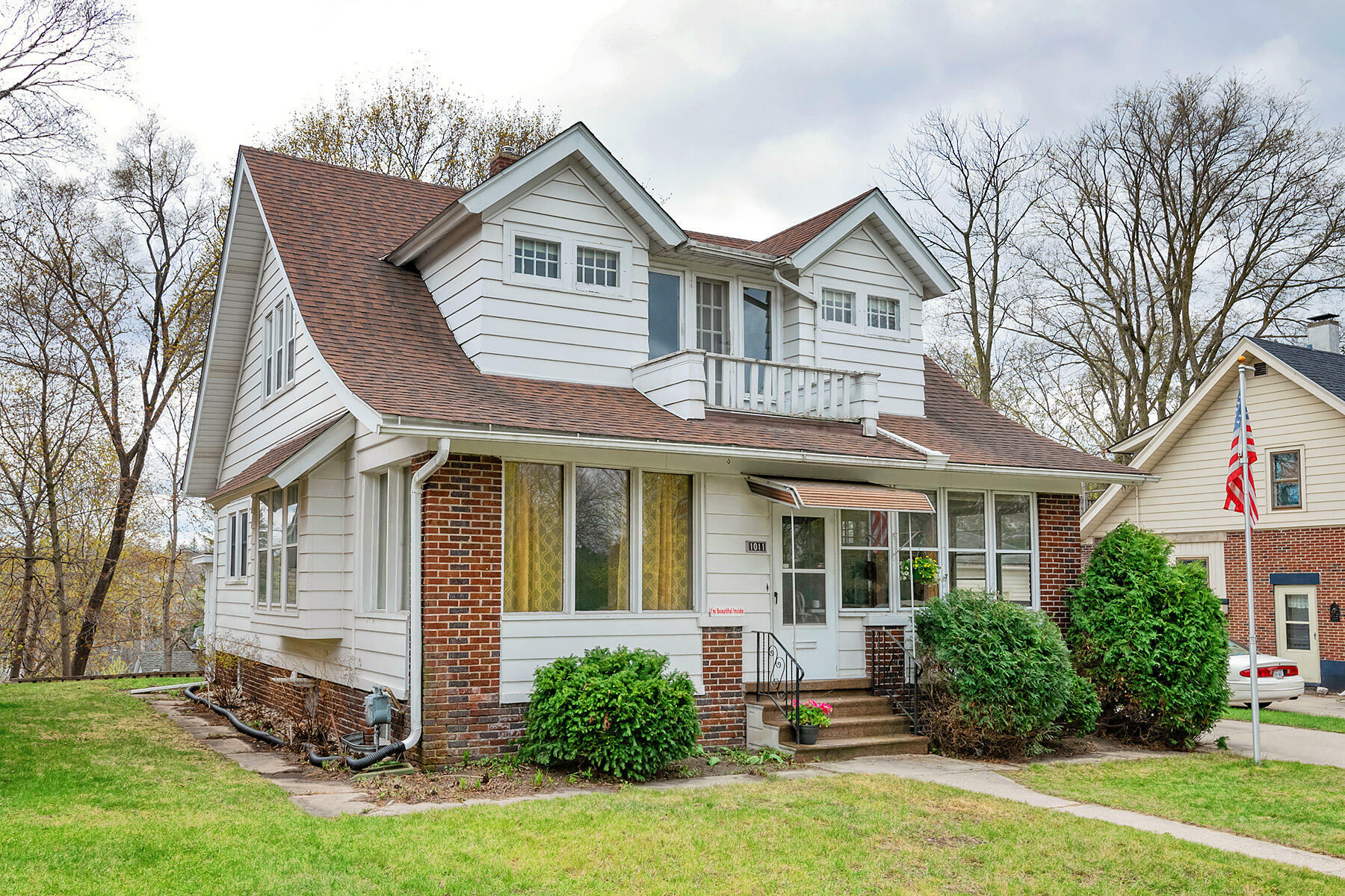 Property Photo: 1011 Walnut St WI 53095