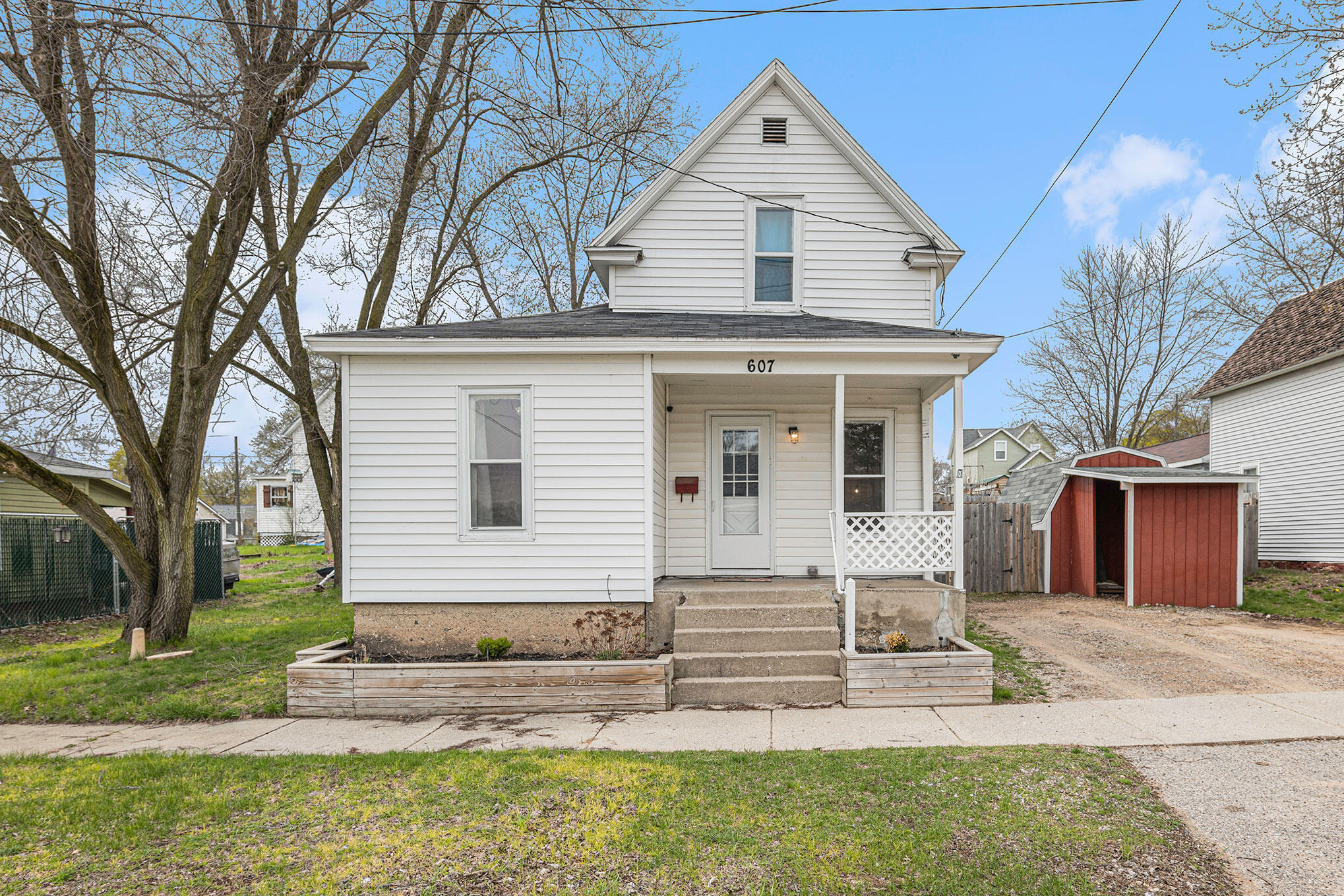 Property Photo: 607 Root Street MI 48809