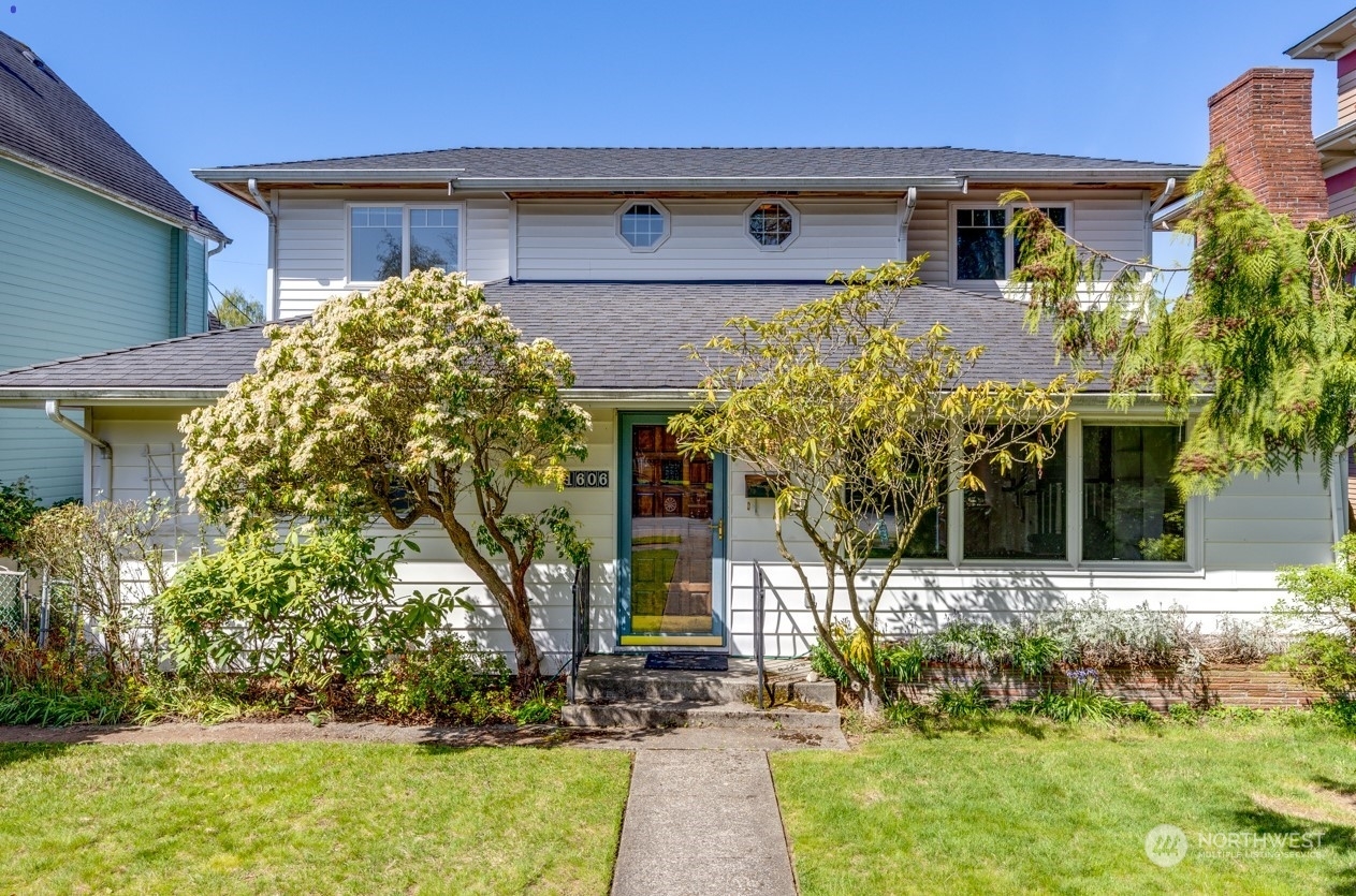 Property Photo:  1606 Rucker Avenue  WA 98201 