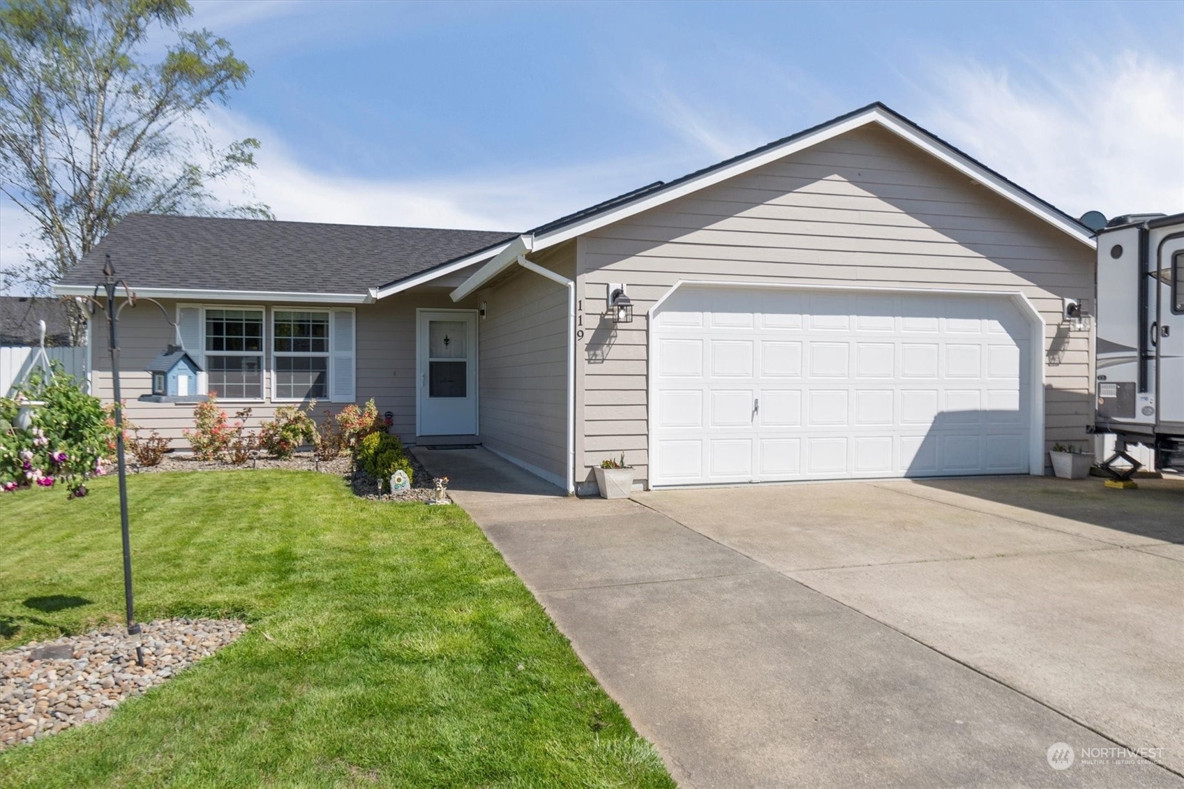 Property Photo:  119 Abbey Road  WA 98626 