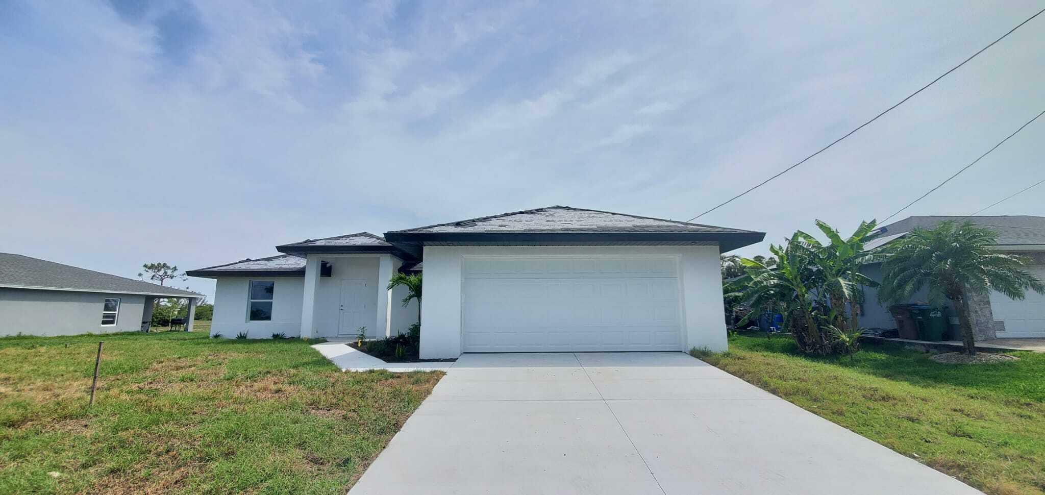Property Photo: 1407 NW 17th Avenue FL 33993