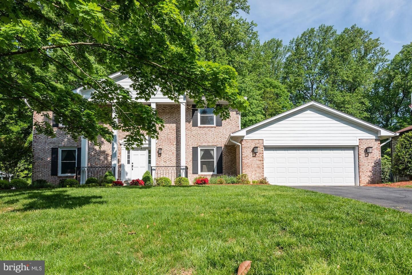 Property Photo: 733 Ridge Drive VA 22101
