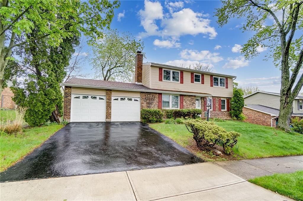 Property Photo: 5424 Split Rock Drive OH 45424