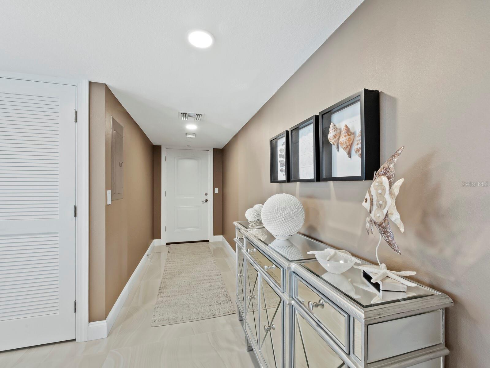 Property Photo: 2425 Gulf Of Mexico Drive 6A FL 34228
