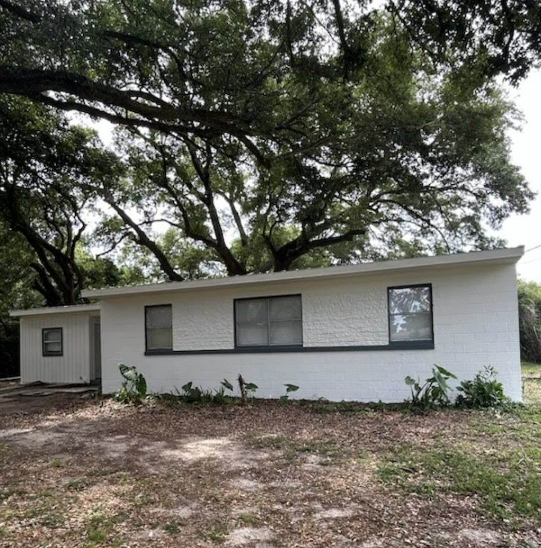 Property Photo:  213 Edison Dr  FL 32505 