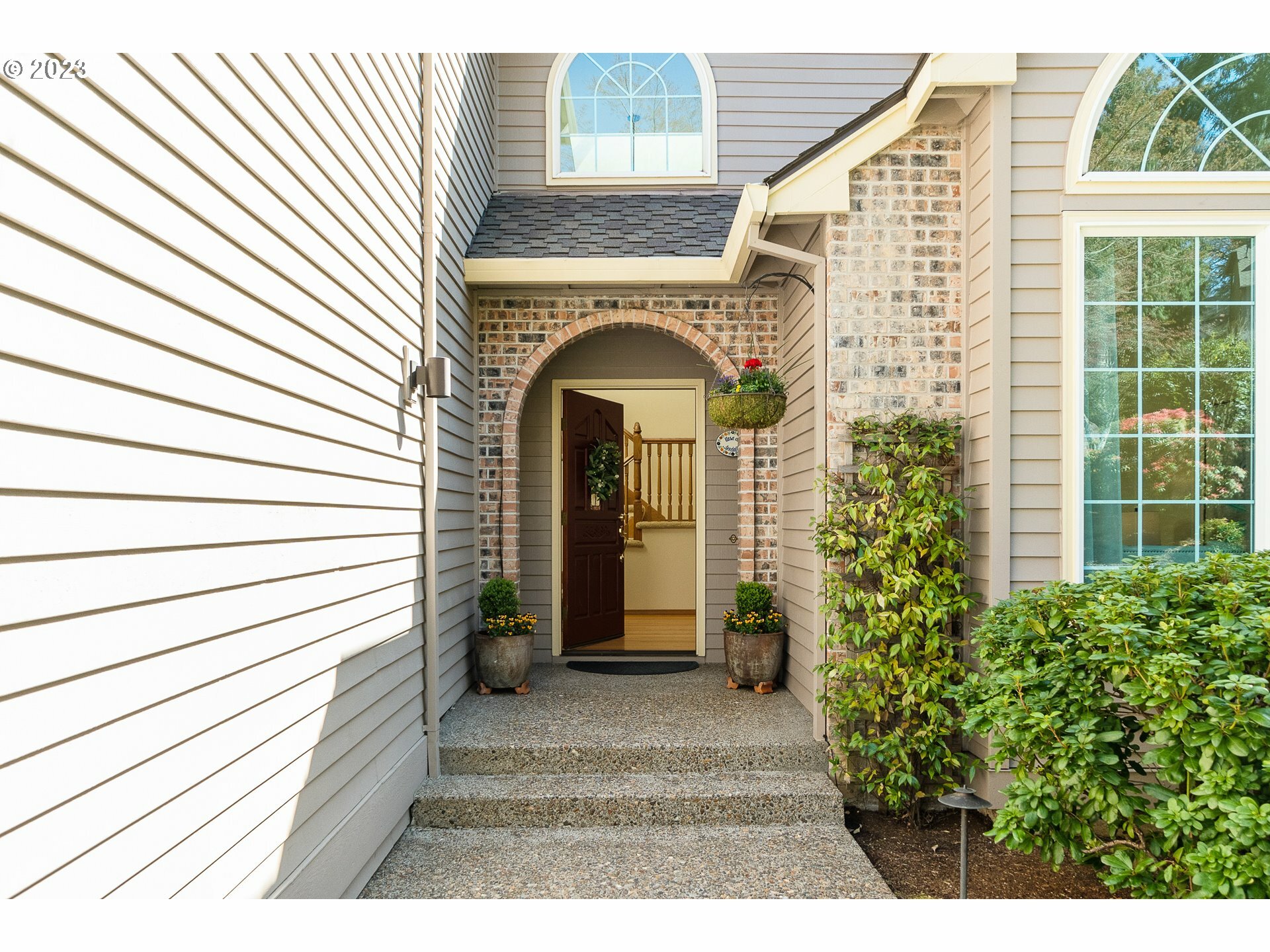 Property Photo: 5919 SW Knightsbridge Dr OR 97219