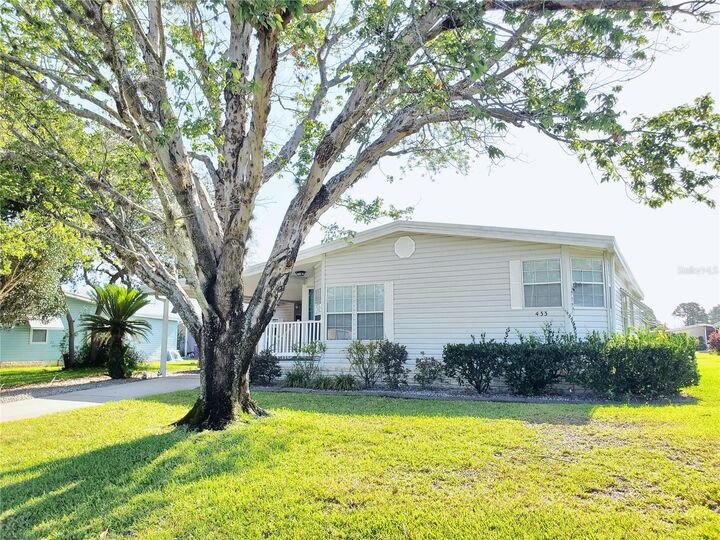 Property Photo: 433 King Way FL 32778