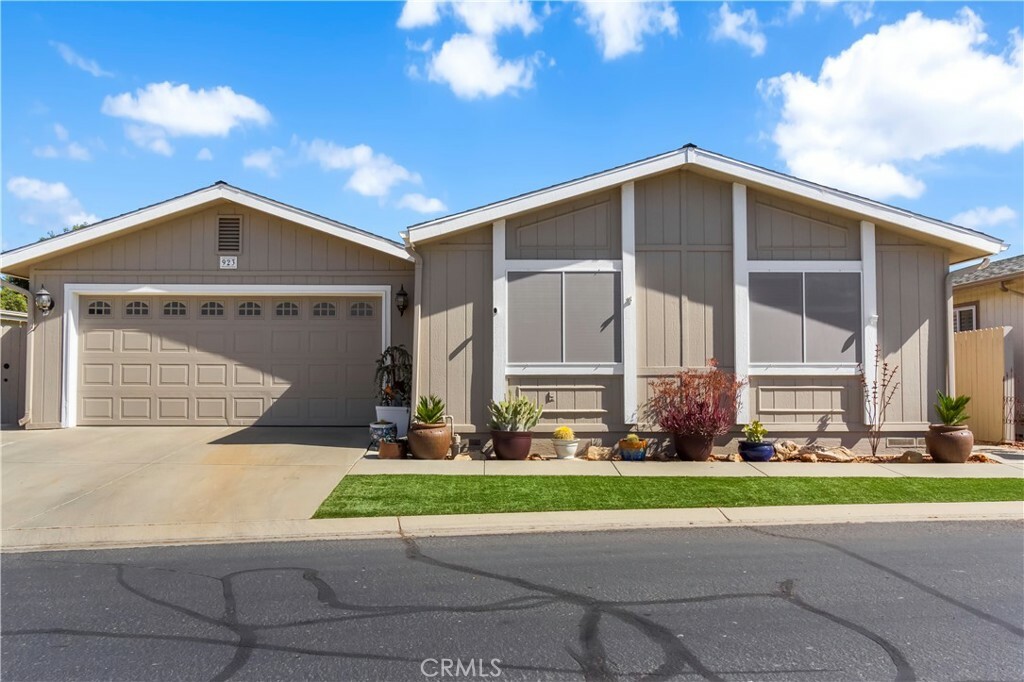 Property Photo:  923 Vista Del Sol  CA 93458 