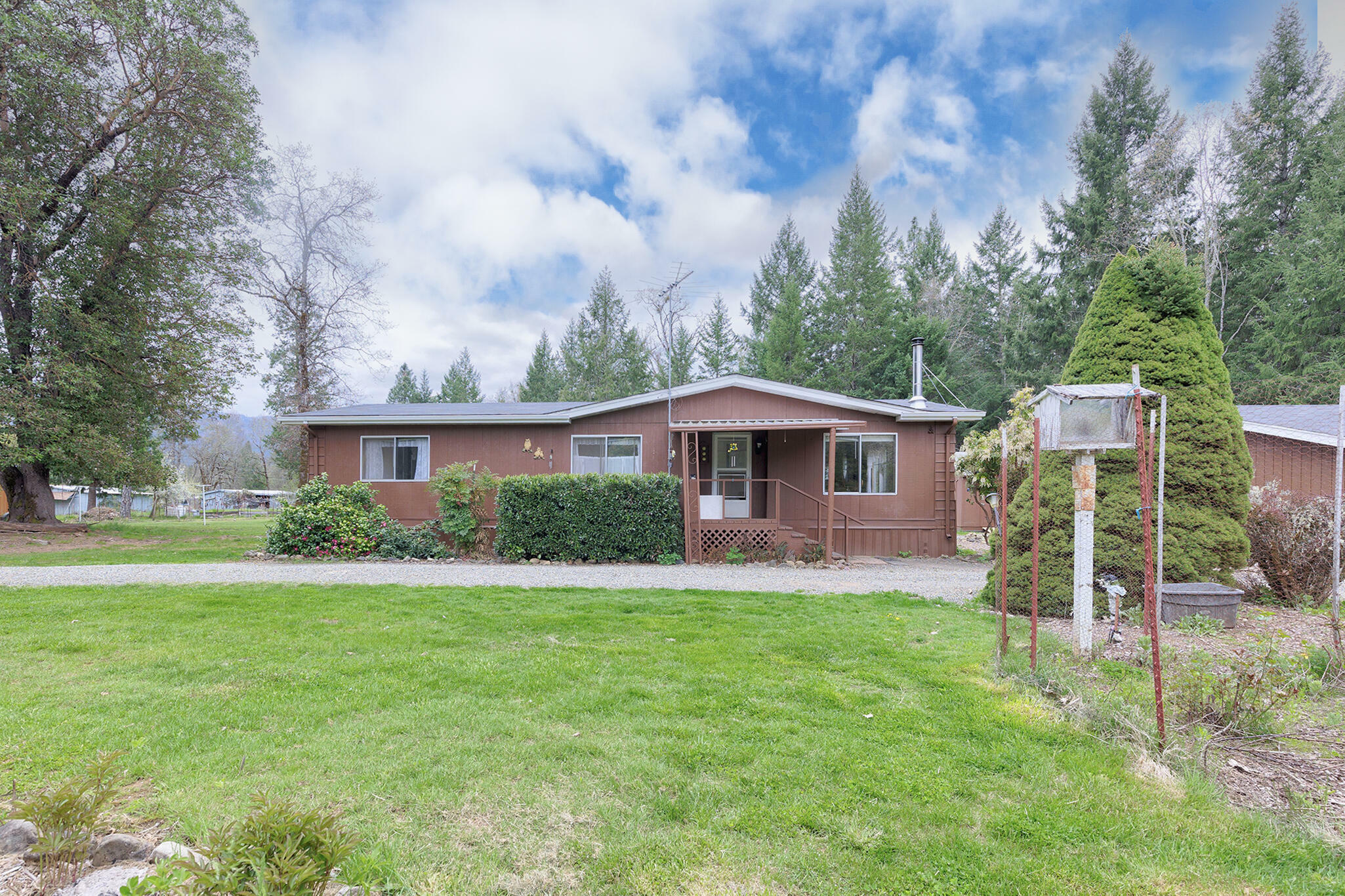 Property Photo: 155 Maureen Drive OR 97523